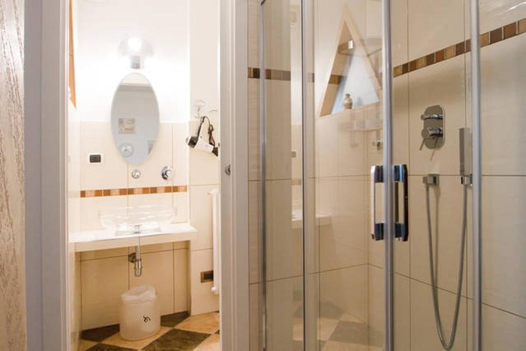 Bed and Breakfast Mary Poppins'S House Трієст Номер фото